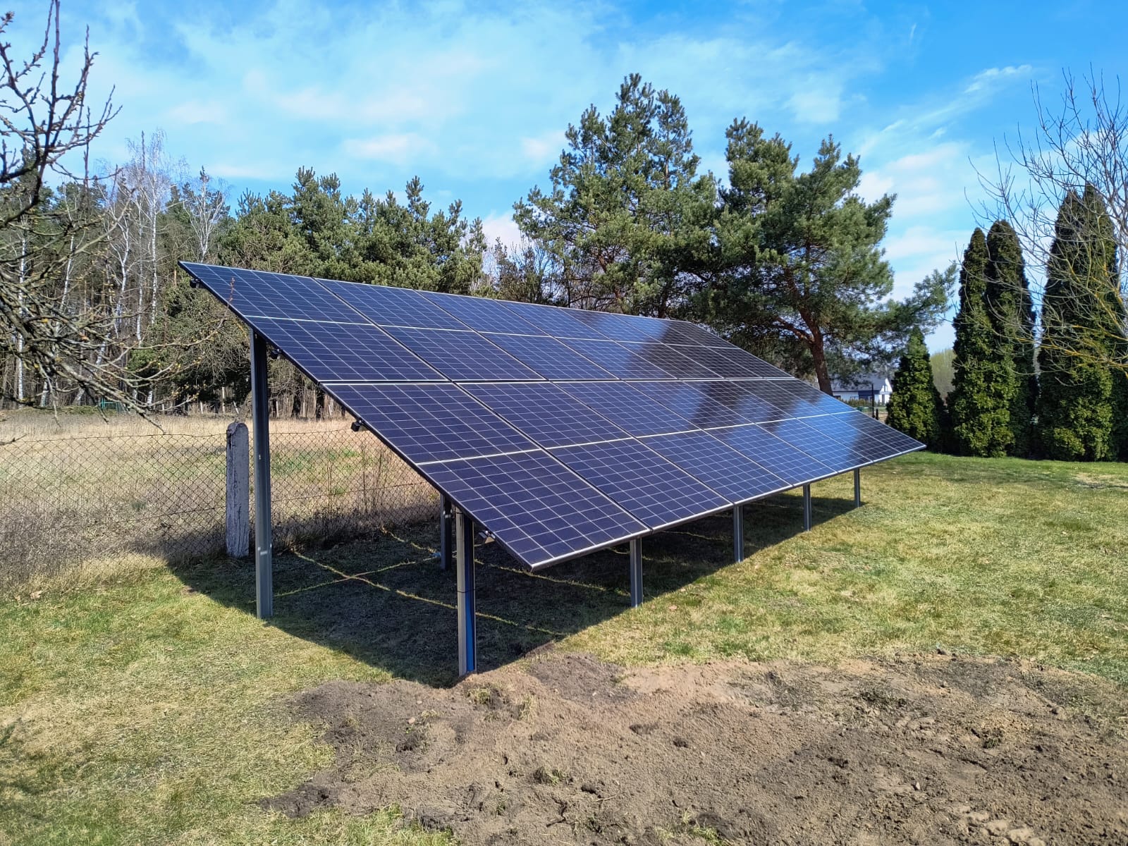 Montaż fotowoltaiki na gruncie z magazynem energii 14,3 kWh