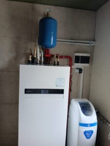 montaż Pompy ciepła Panasonic K All in One - 7 kW Montaż pompy ciepła Panasonic K All in One 7 kW ze stacją uzdatniania wody Helix CS 25
