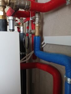 Montaż pompy ciepła Panasonic K All in One 7 kW ze stacją uzdatniania wody Helix CS 25 Montaż pompy ciepła Panasonic K All in One 7 kW ze stacją uzdatniania wody Helix CS 25